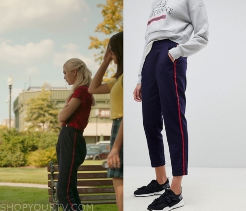 Legacies Season 2 Episode 7 Lizzie S Pinstriped Side Stripe Pants