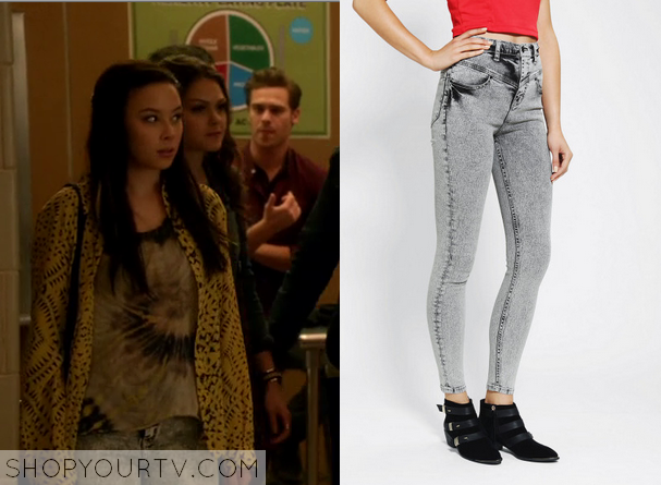 Starcrossed Fashion, Outfits, Clothing and Wardrobe on The CW's Starcrossed