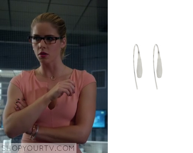 The Flash: Season 1 Episode 8 Felicity's Bra