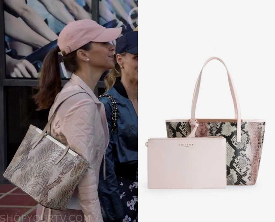 Modern Family: Season 10 Episode 17 Snake Print Bag | Shop Your TV