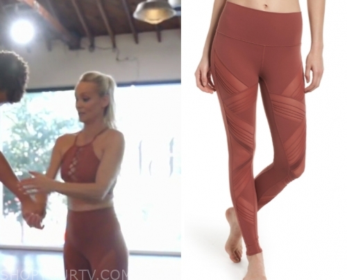 Revenge Body with Khloe Kardashian: Season 3 Episode 1 Khloe's Piped  Leggings