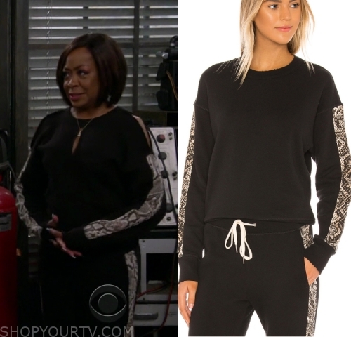 The Neighborhood: Season 2 Episode 15 Tina's Python Print Sweatshirt ...