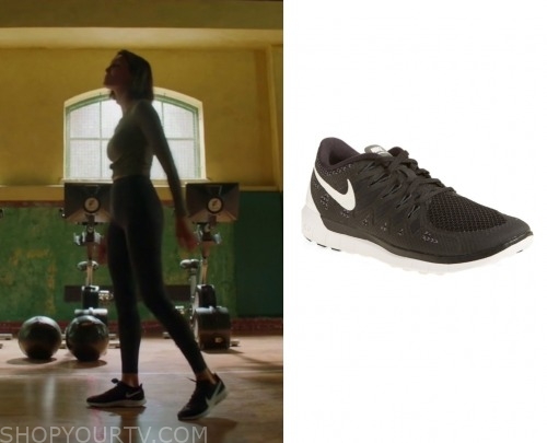 Slay your workout in @Nike glam dunk workout attire. ✨ 📸 via  @veronikalarisova