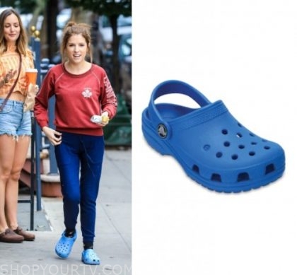 blue crocs outfit