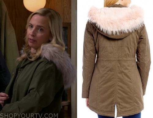 The Conners: Season 2 Episode 19 Becky's Green Anorak with Pink Fur ...