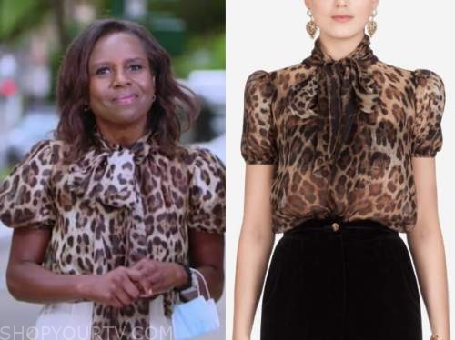 WornOnTV: Deborah's chain print tie neck blouse on Good Morning America, Deborah Roberts