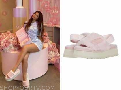 Celebrity Fashion Instagram Kylie Jenner s Pink Furry Sandals