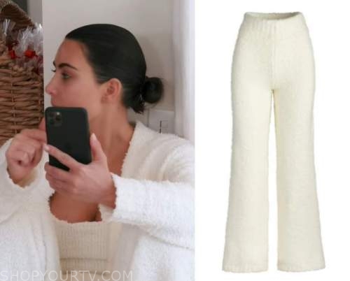 Keeping Up With The Kardashians 19x01 Clothes, Style, Outfits