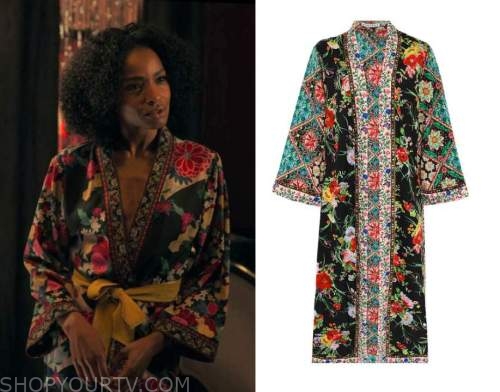 Sex/Life: Season 1 Episode 3 Sasha's Floral Print Robe