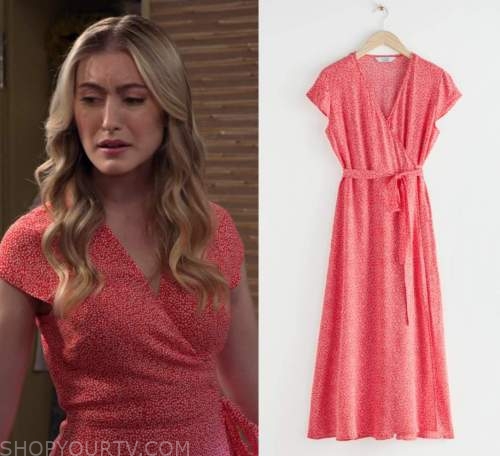 Pretty Smart: Season 1 Episode 1 Claire's Cropped Shirred Top