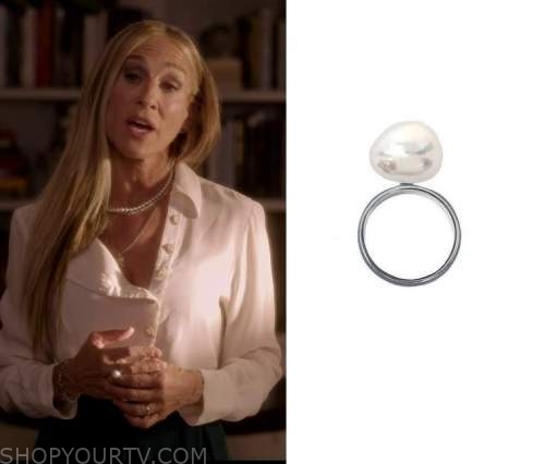 Carrie Bradshaw Jewelry in 'And Just Like That' and 'Sex and the City'