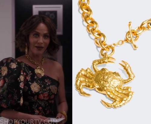 And Just Like That Season 1 Episode 7 Lisa s Gold Crab NEcklace