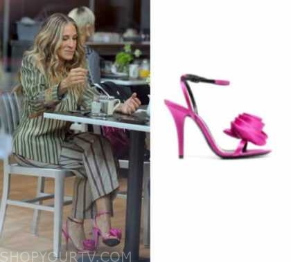 hannah on X: Carrie Bradshaw with the Louis Vuitton Vernis