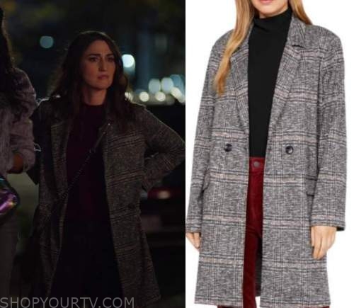 Girls5eva: Season 2 Episode 1 Dawn's Plaid Coat | Fashion, Clothes ...