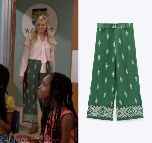 WornOnTV: Gemma's pink sweatshirt and green leggings on The Neighborhood, Beth Behrs