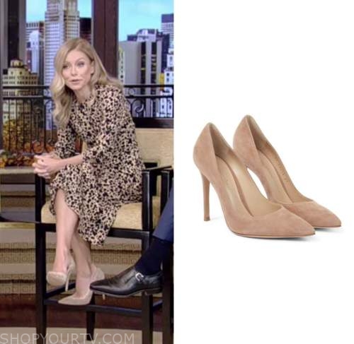 Live with Kelly and Ryan: October 2022 Kelly Ripa's Beige Suede Pumps ...