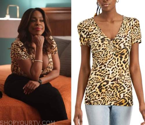 The Rookie Feds: Season 1 Episode 4 Simone's Leopard Ruched Front Tee ...