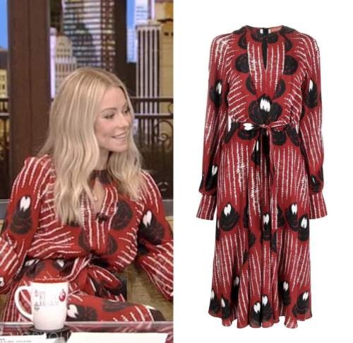 Live with Kelly and Ryan: April 2021 Kelly Ripa's Black Turtleneck and ...