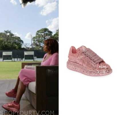 Gayle King Sparkles in Glittery Miu Miu Sneakers at F1 Academy Race –  Footwear News