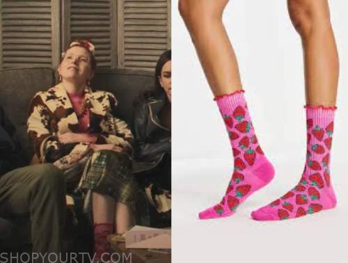 Buffering: Season 2 Episode 2 Rosie's Pink Strawberry Print Socks ...