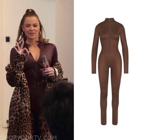 Skims Fits Everybody T-Shirt worn by Khloé Kardashian as seen in The  Kardashians (S03E07)