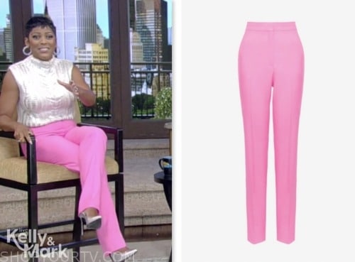 Live with Kelly and Mark: June 2023 Kelly Ripa's White Pumps Heels ...