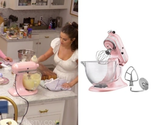 Hot Pink kitchen-aid stand mixerARE YOU KIDDING ME?? L-O-V-E !!